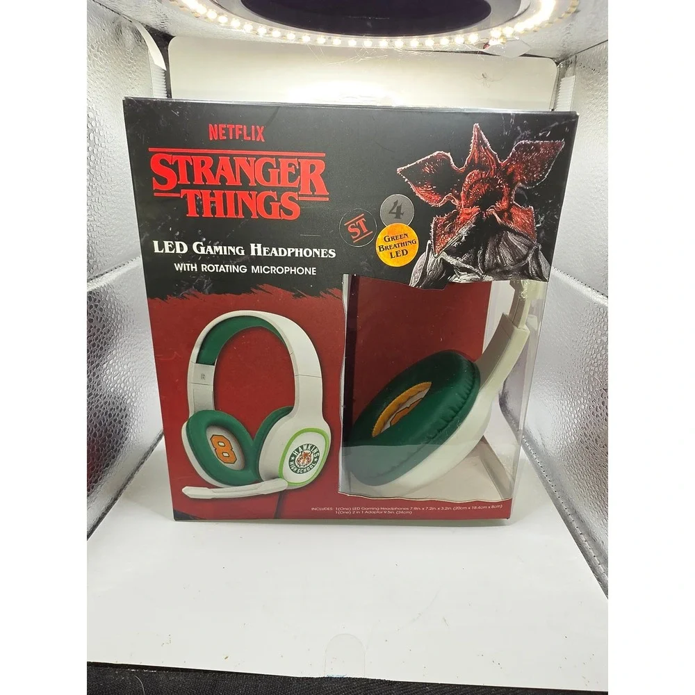 Netflix Stranger Things LED Gaming Headphones Hawkins High School HP-1205-WHITE